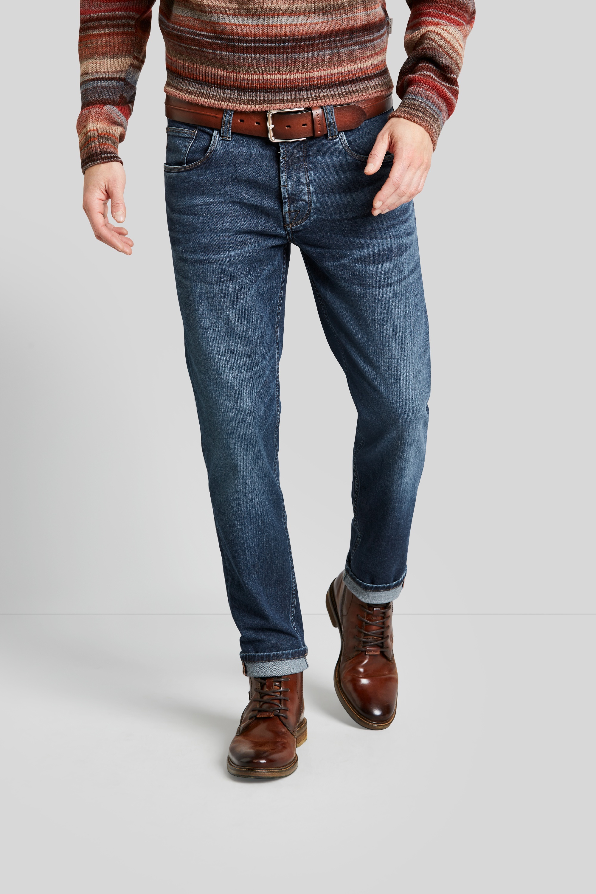 Jeans mit besonders weicher Haptik in marine