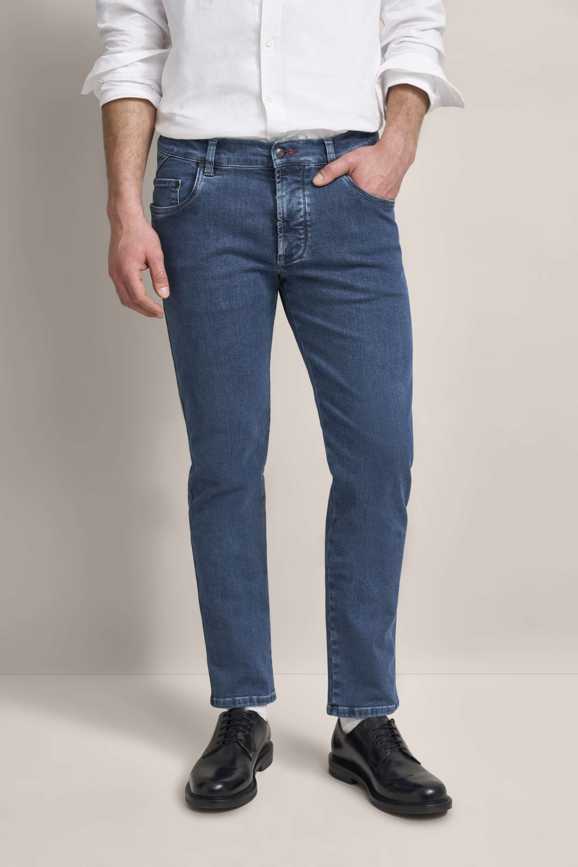 Jeans aus hochwertiger Baumwollmischung in blau