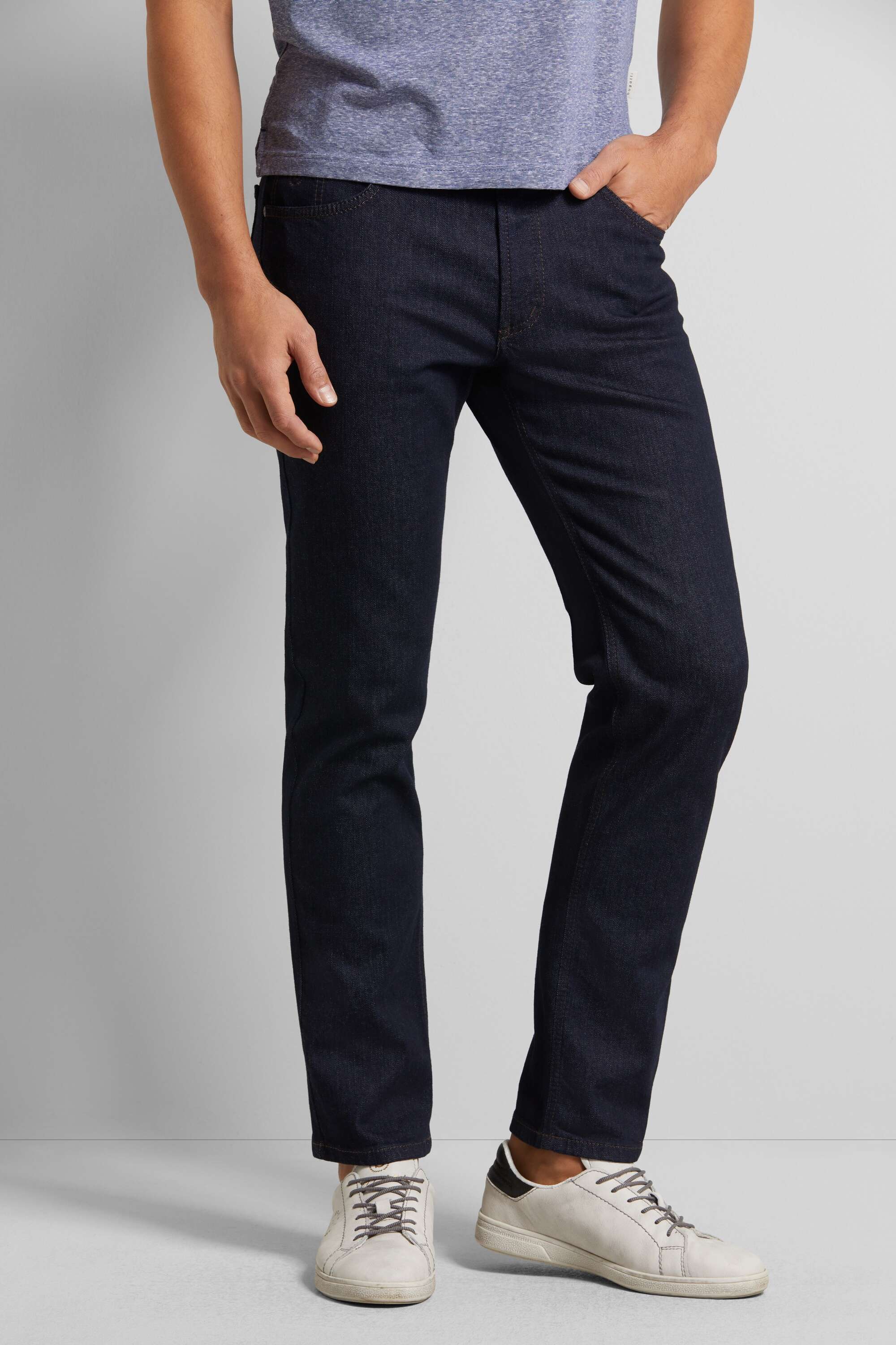 Jeans mit Comfort Stretch in marine