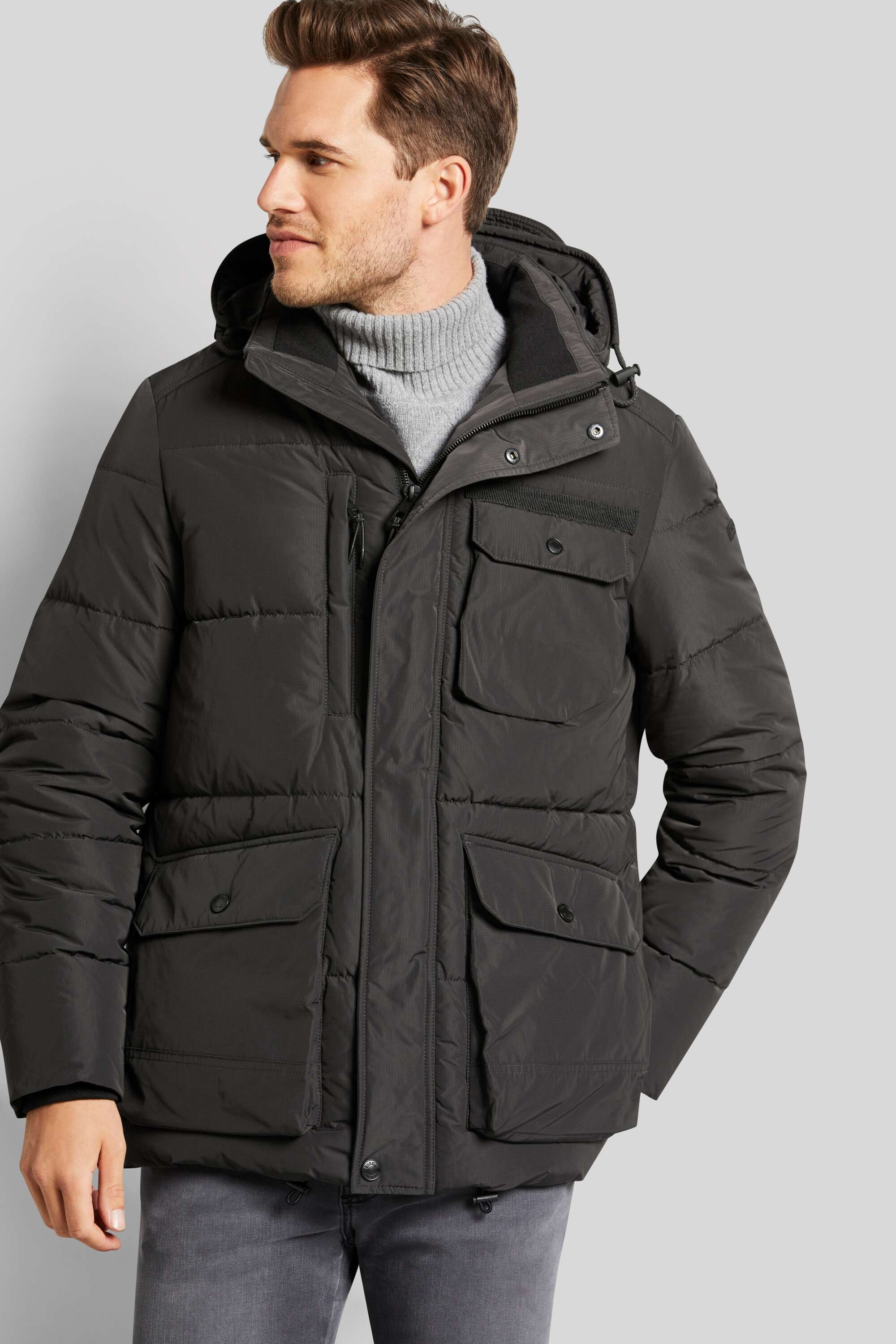 Steppjacke mit abtrennbarer Kapuze in schwarz