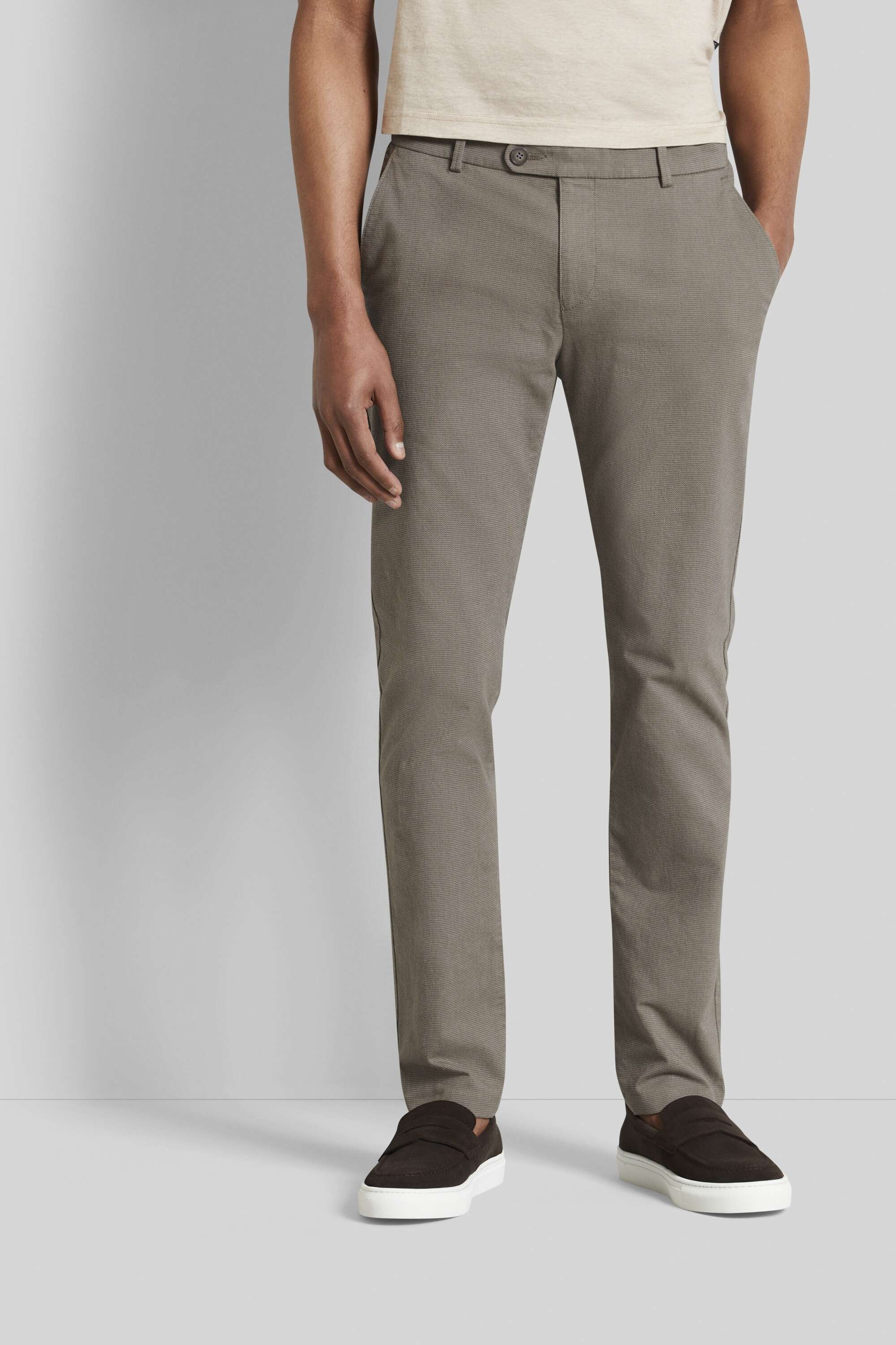 Chino aus elastischer Baumwolle in taupe