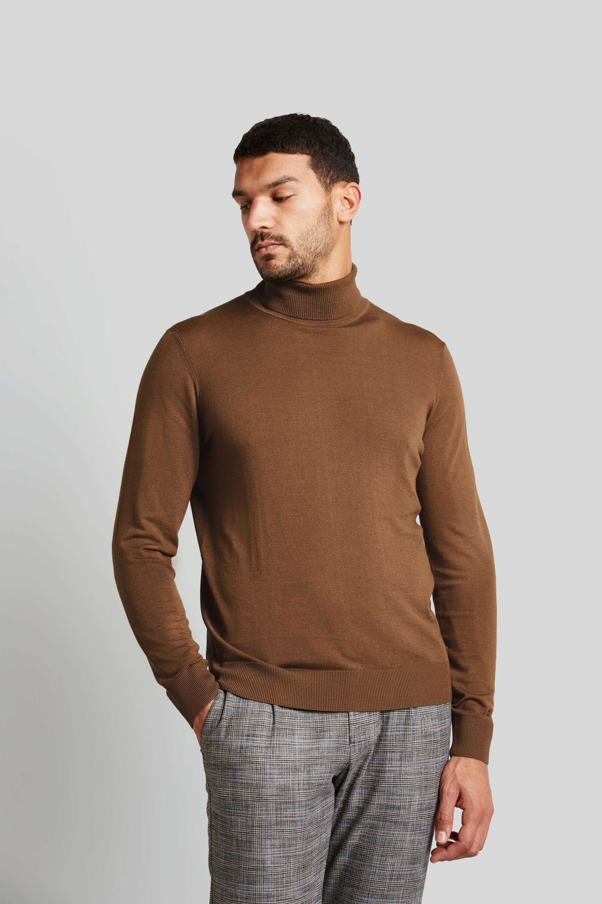 Rollkragenpullover aus 100 % Merinowolle in cognac