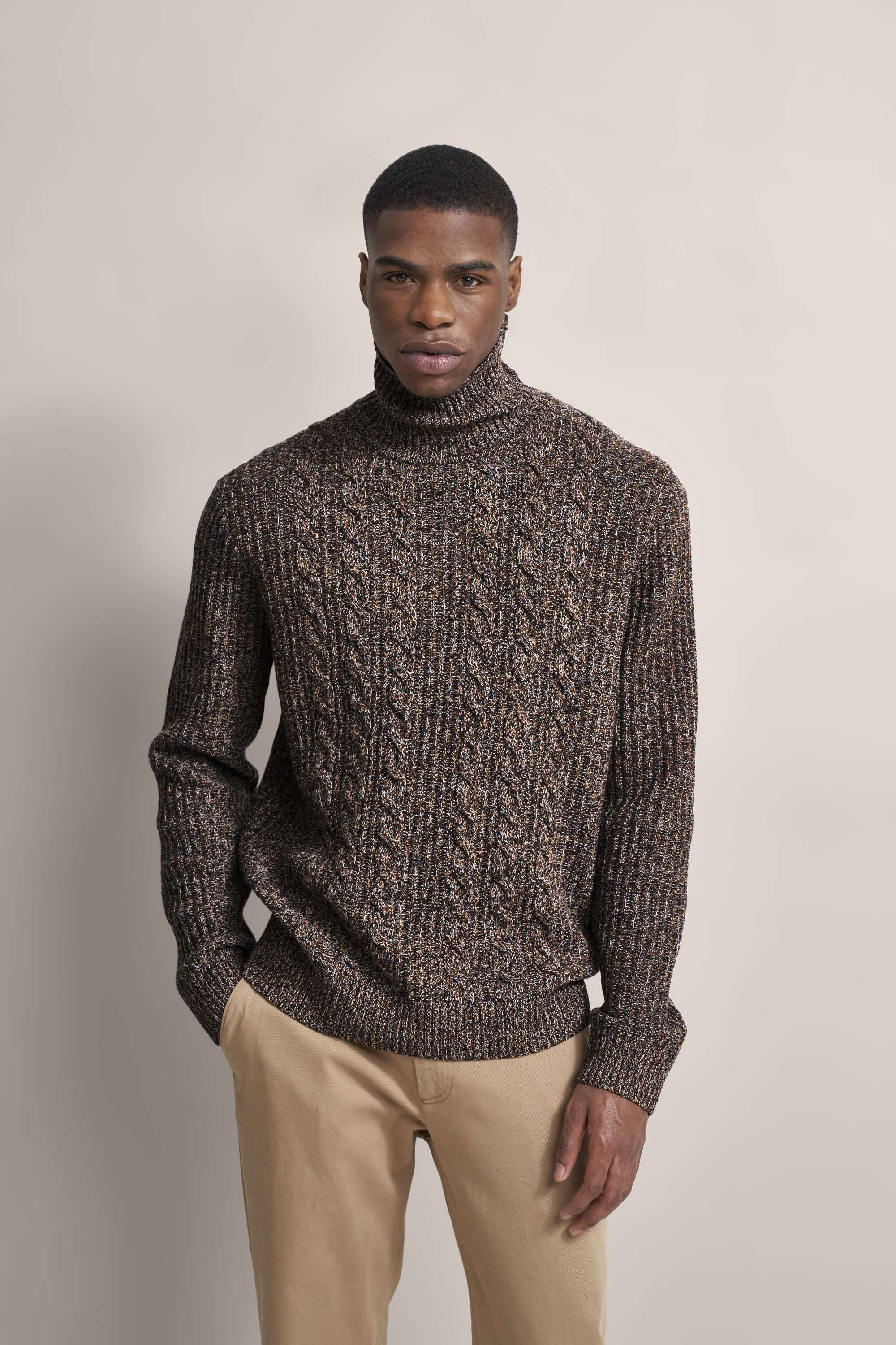 Pullover mit Rollkragen in cognac