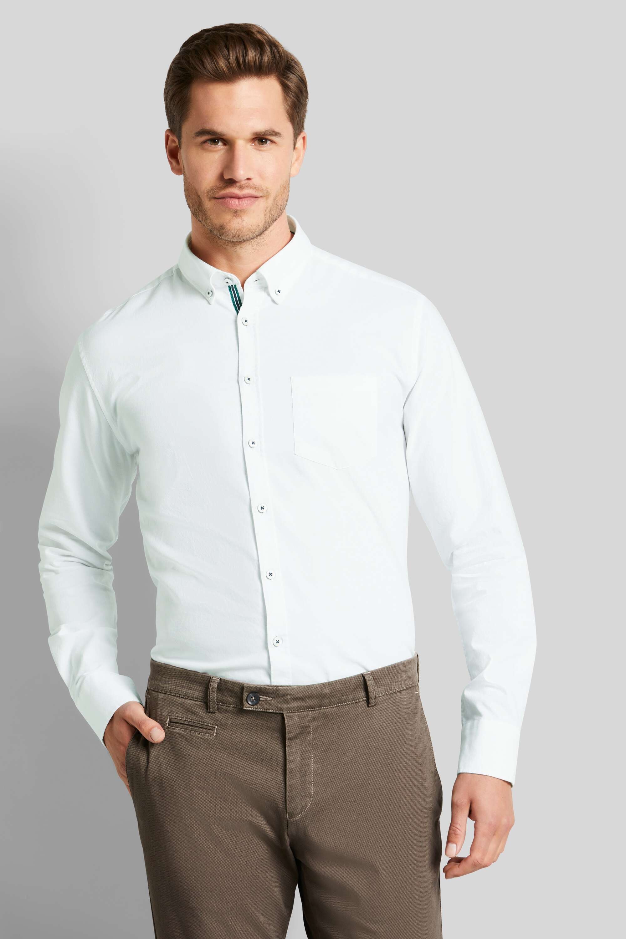 Oxfordhemd mit Button-Down-Kragen in weiß