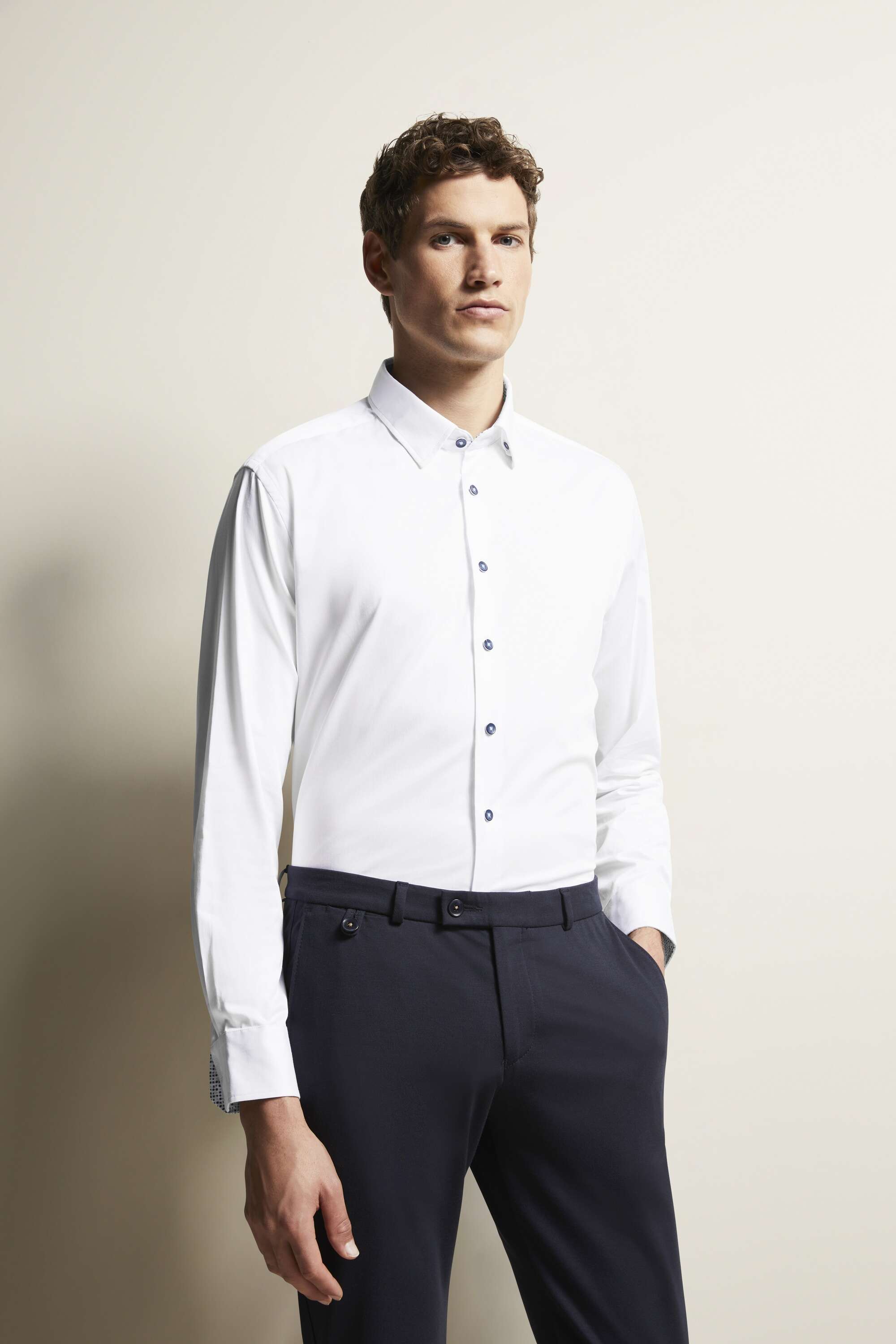 Hemd mit Under-Button-Down in weiß