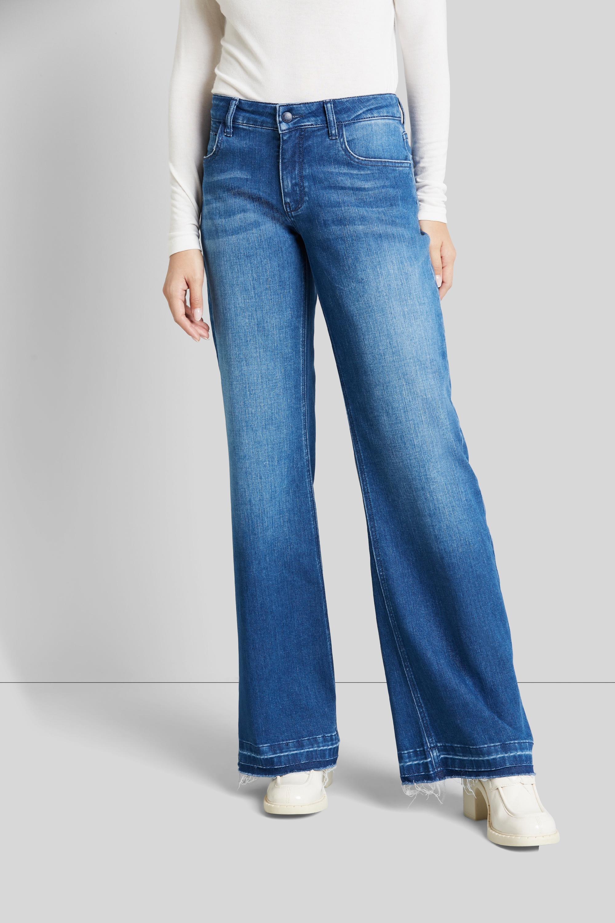 Jeans mit geradem Beinverlauf in blau