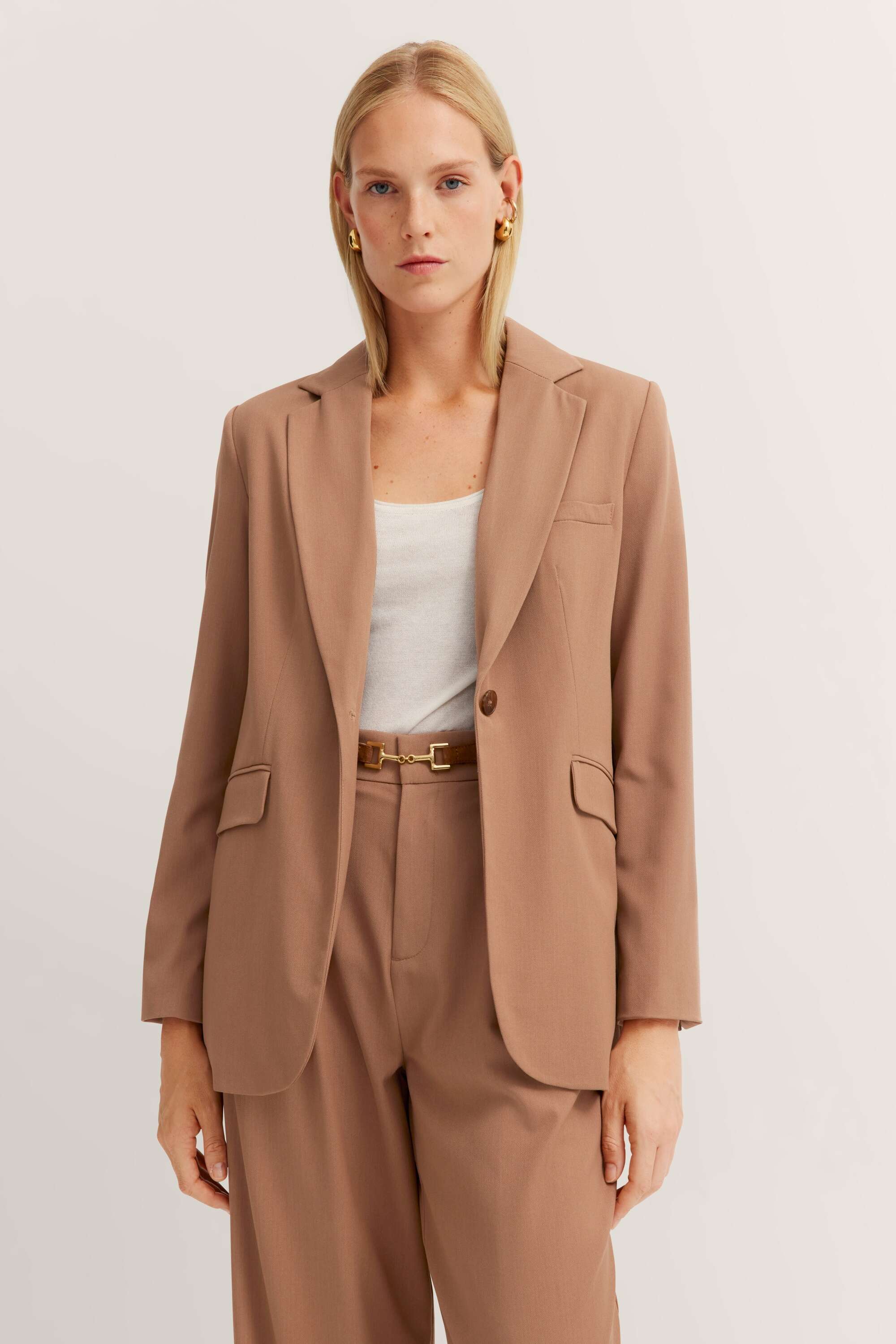 Blazer aus elastischem Viskosemix in beige