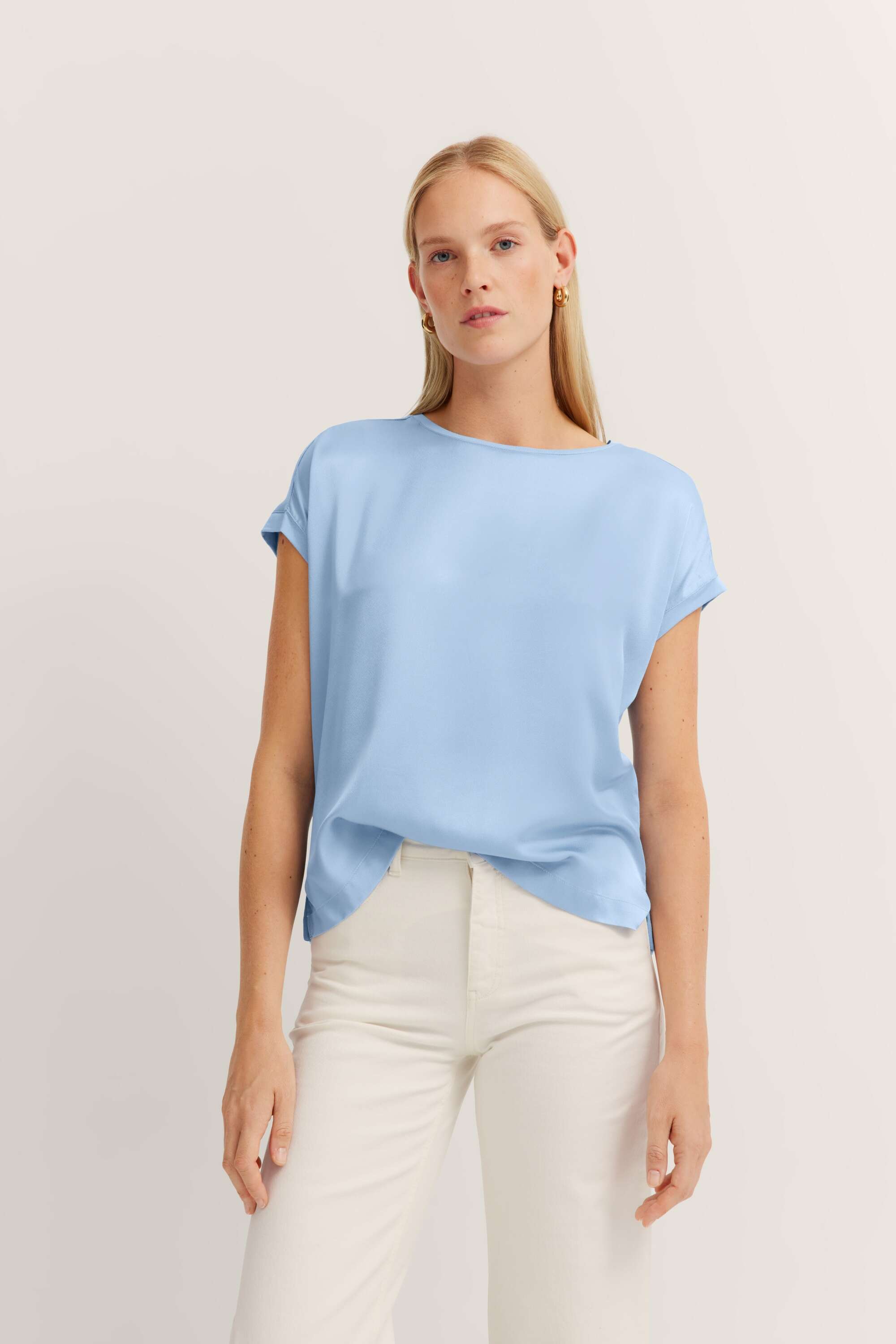 T-Shirt aus weichem Materialmix in hellblau