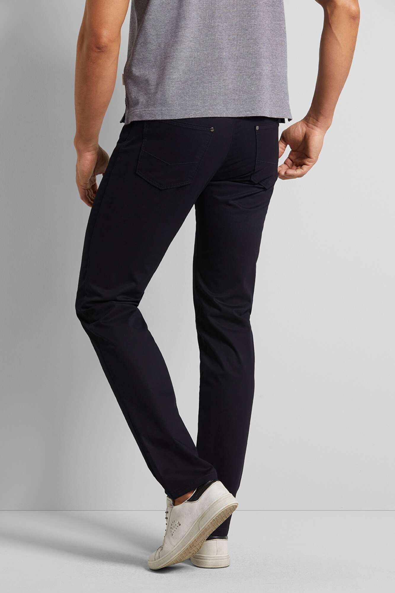 five-pocket with Constant Colour stretch in bugatti navy 