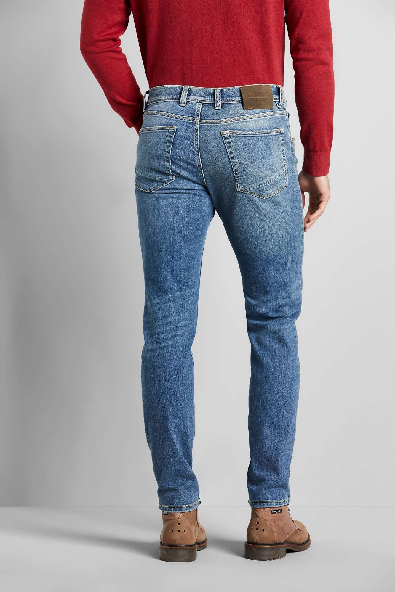 5-pocket jeans In a bugatti blue look used in wash 