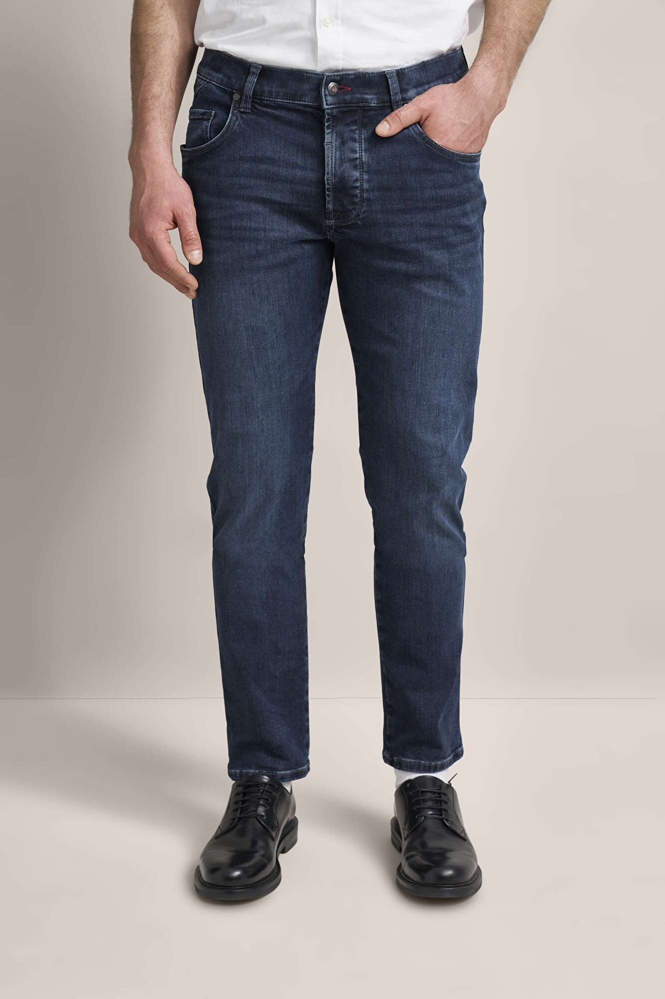 Jeans besonders bequem in marine - Ansicht: Model Front