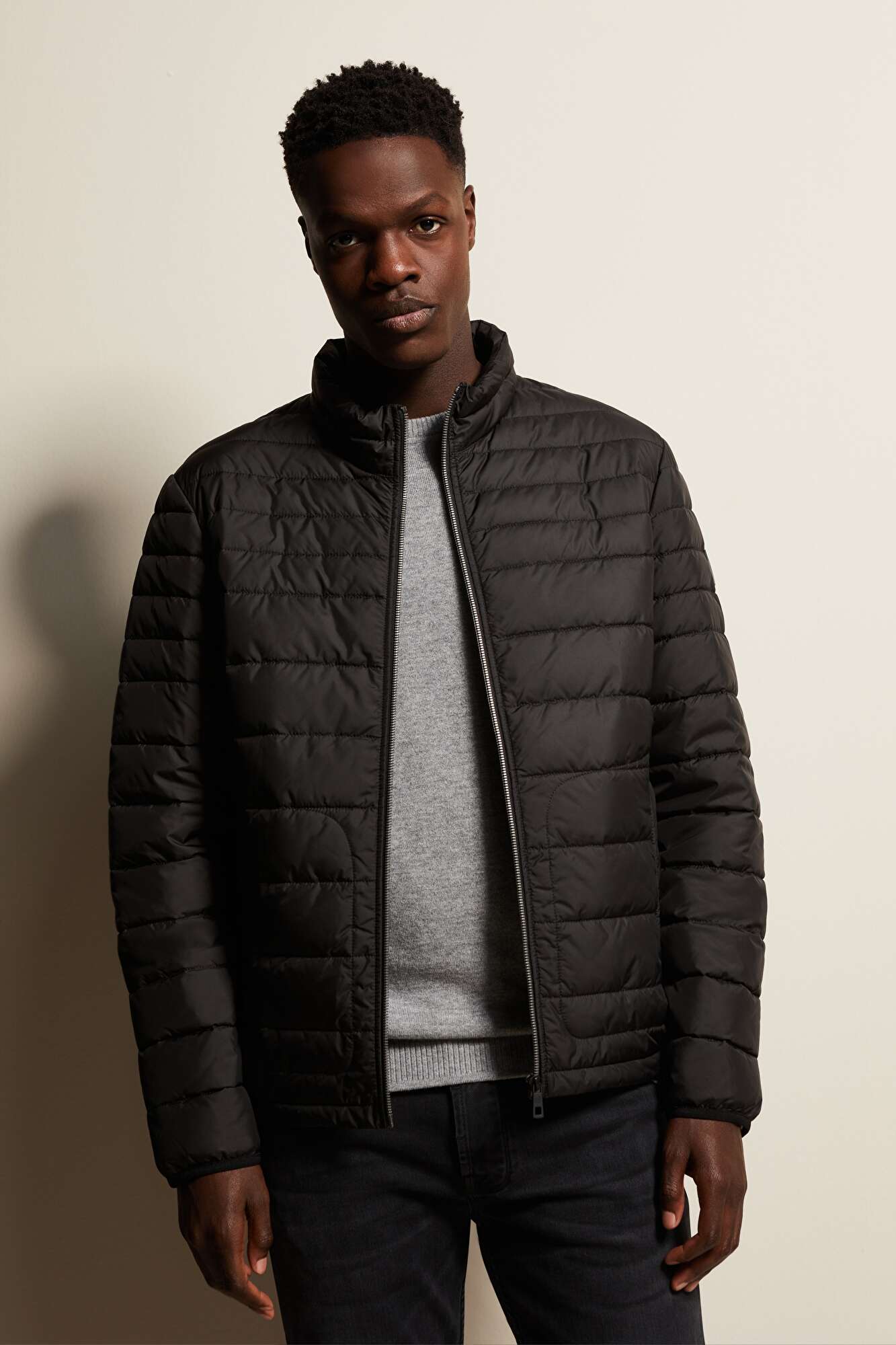 Bomber jacket extra lightweight in black - View: Model front