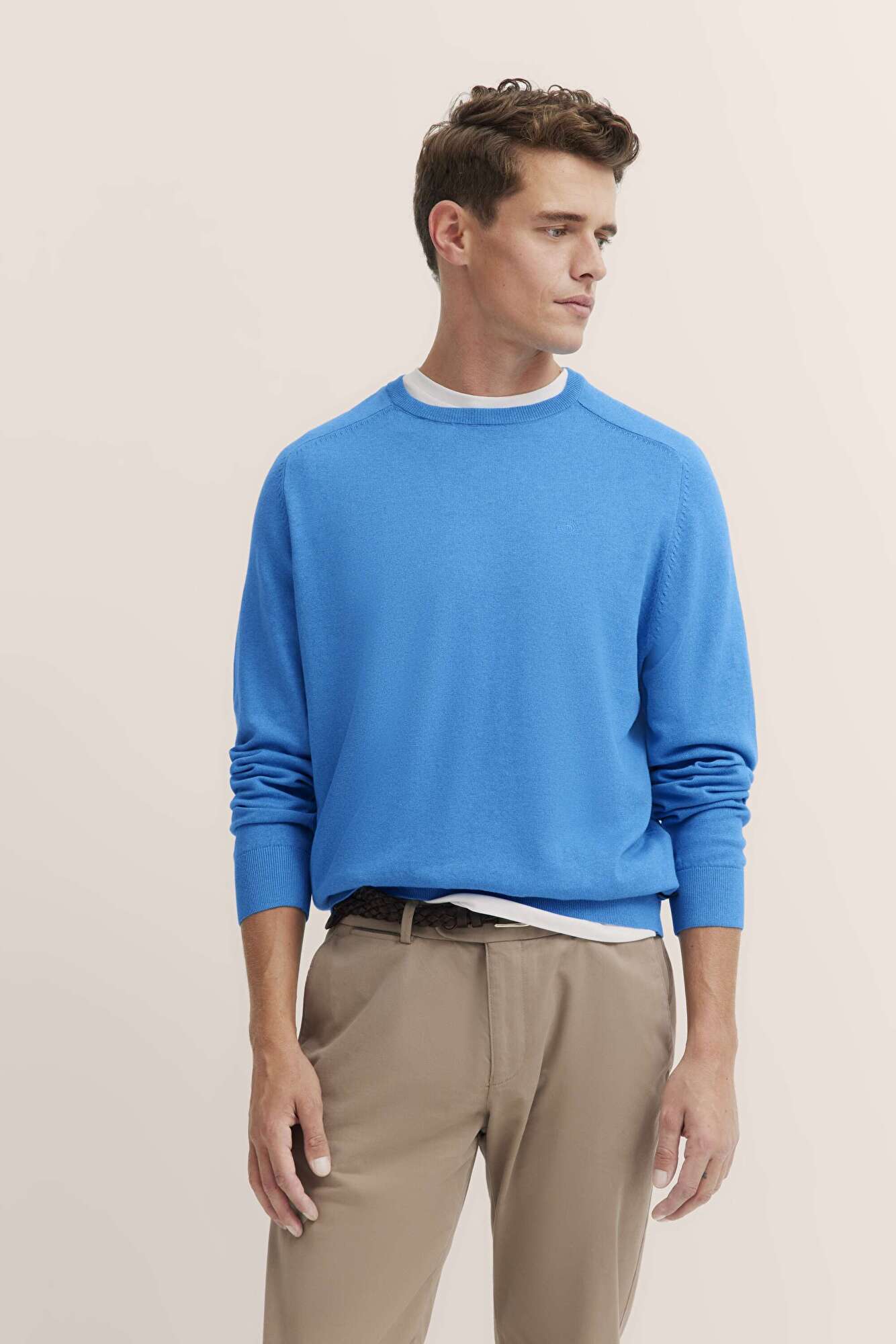 Jumper made from a high-quality cashmere blend in blue - View: Model front