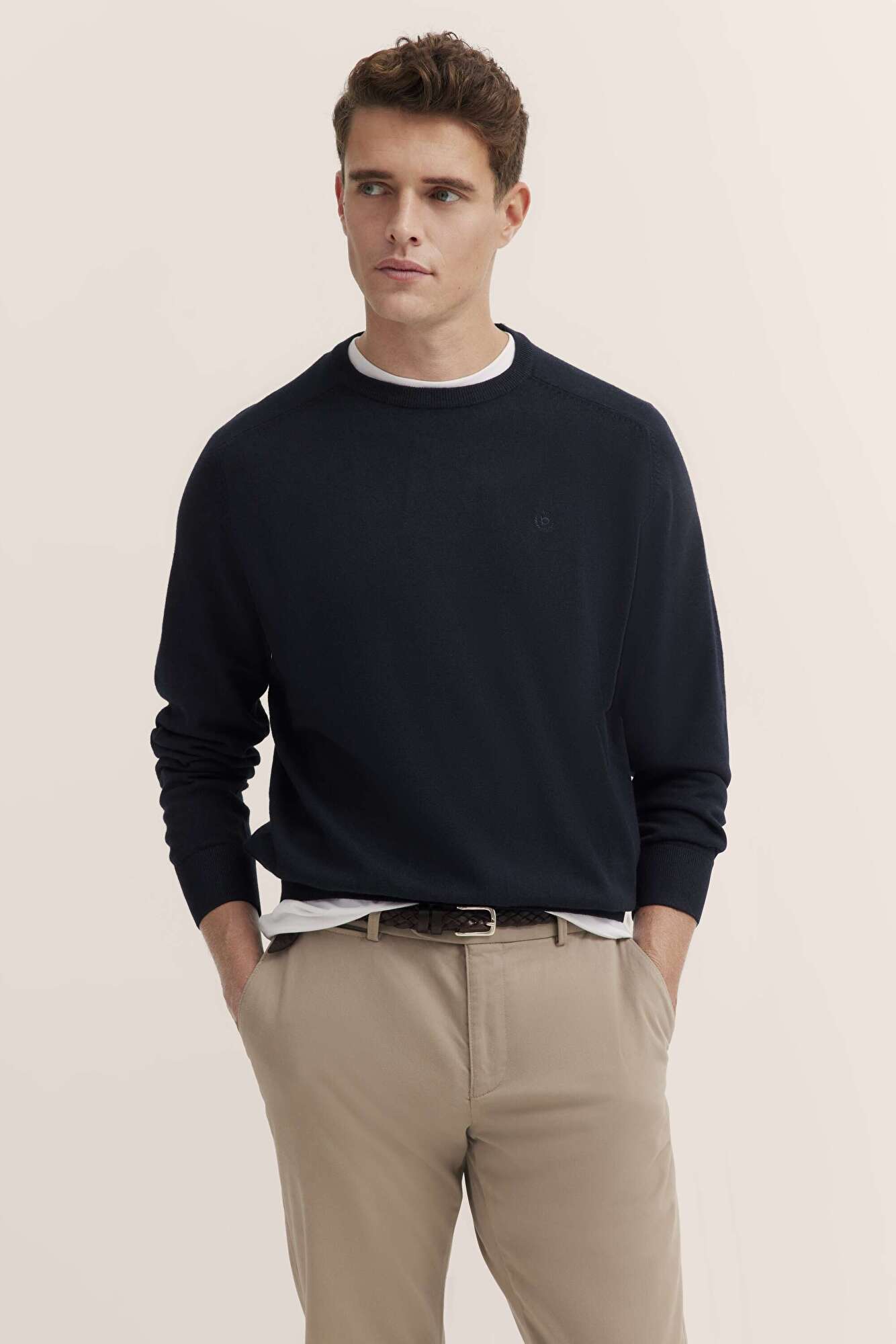 Jumper made from a high-quality cashmere blend in navy - View: Model front