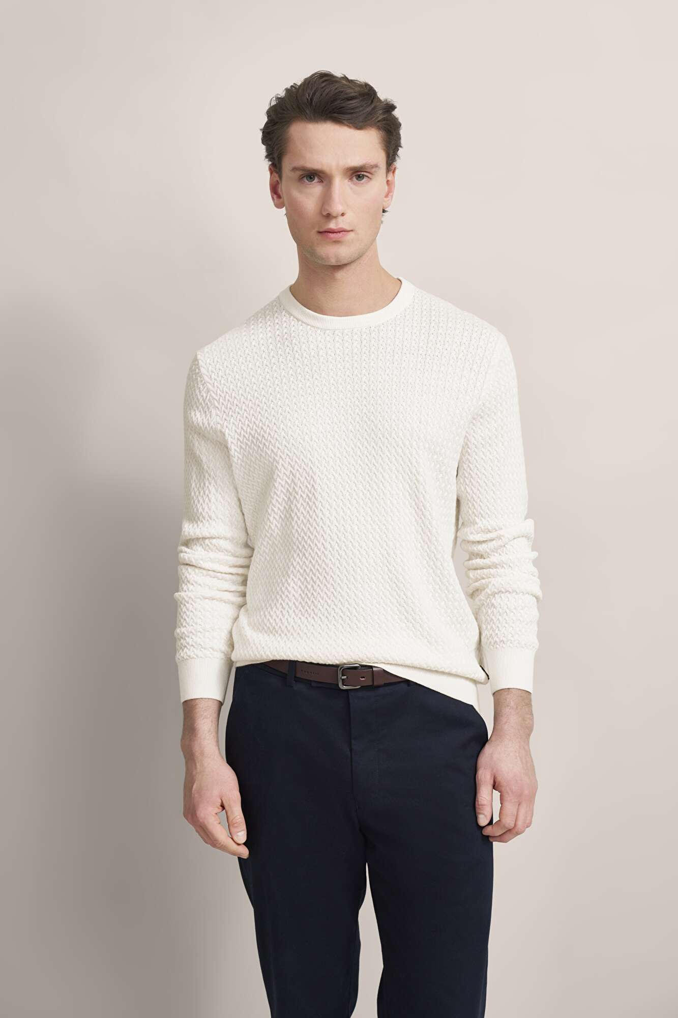 Pullover mit Geflechtstruktur in ecru - Ansicht: Model Front