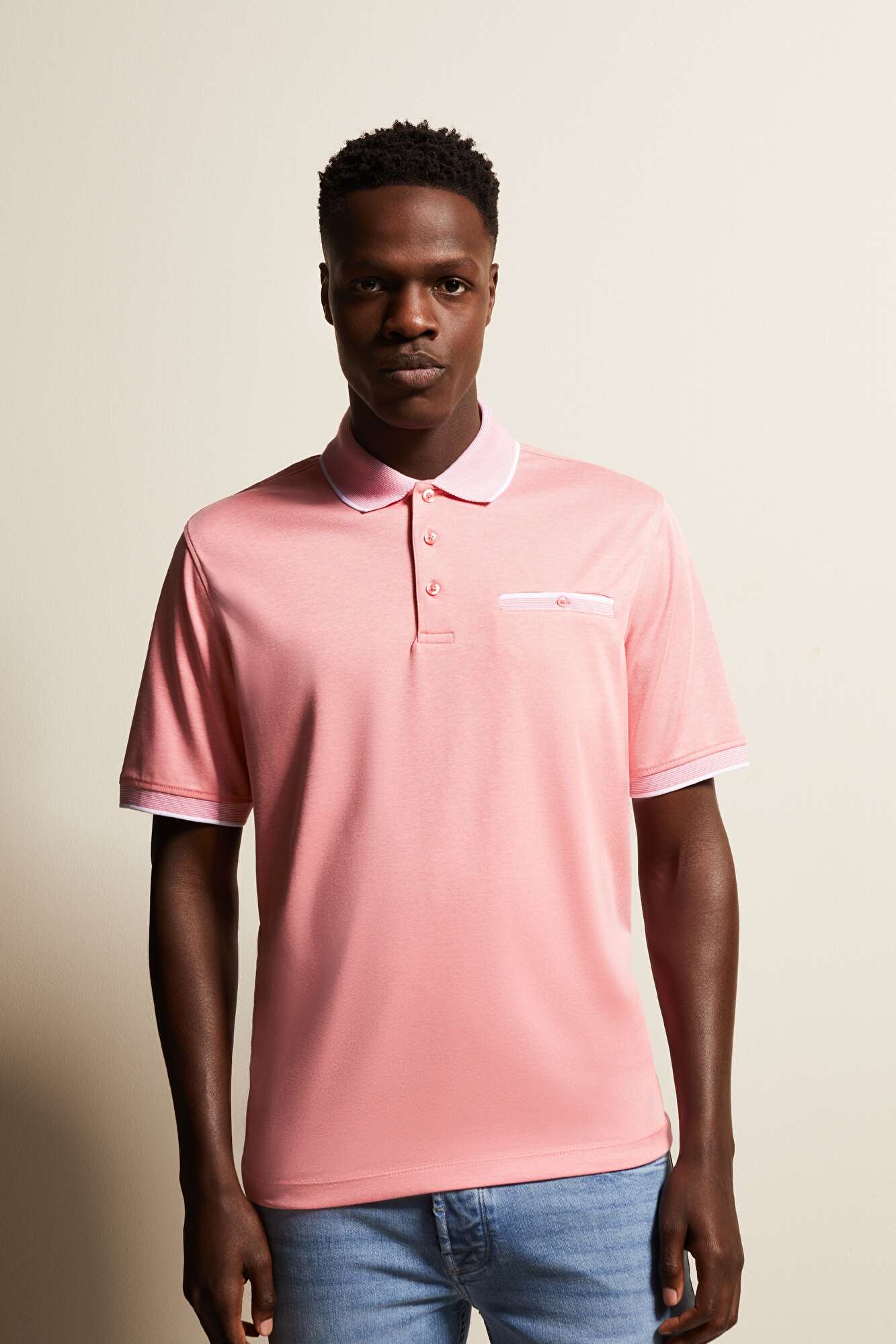 Polo shirt with contrasting stripes in apricot - View: Model front