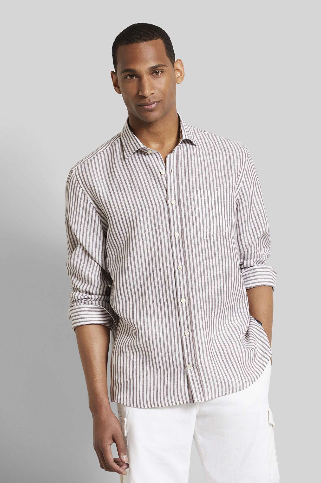 Casual shirt made from 100% linen in brown - View: Model front