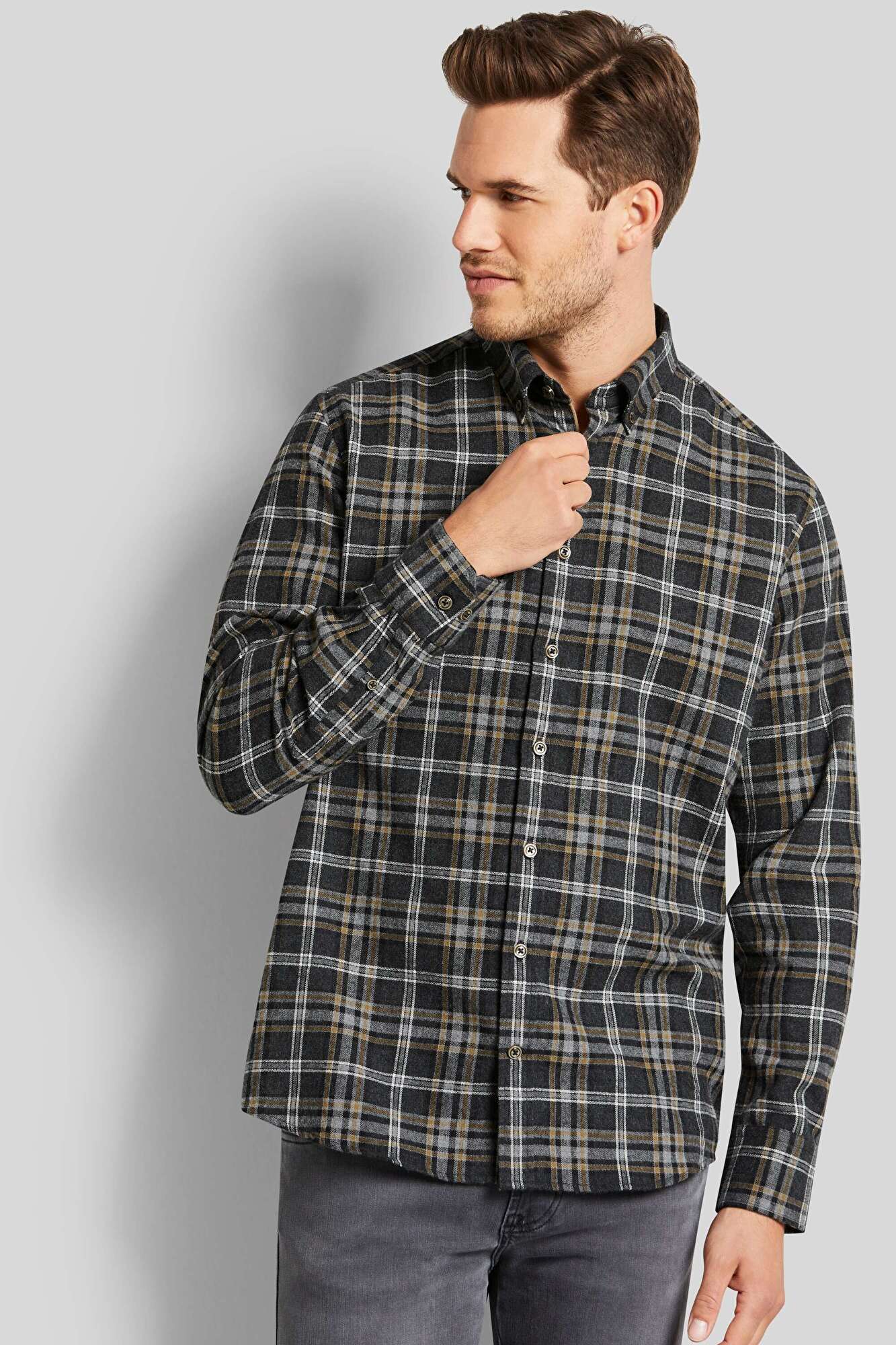 Flannel shirt made from pure cotton in dark grey - View: Model front