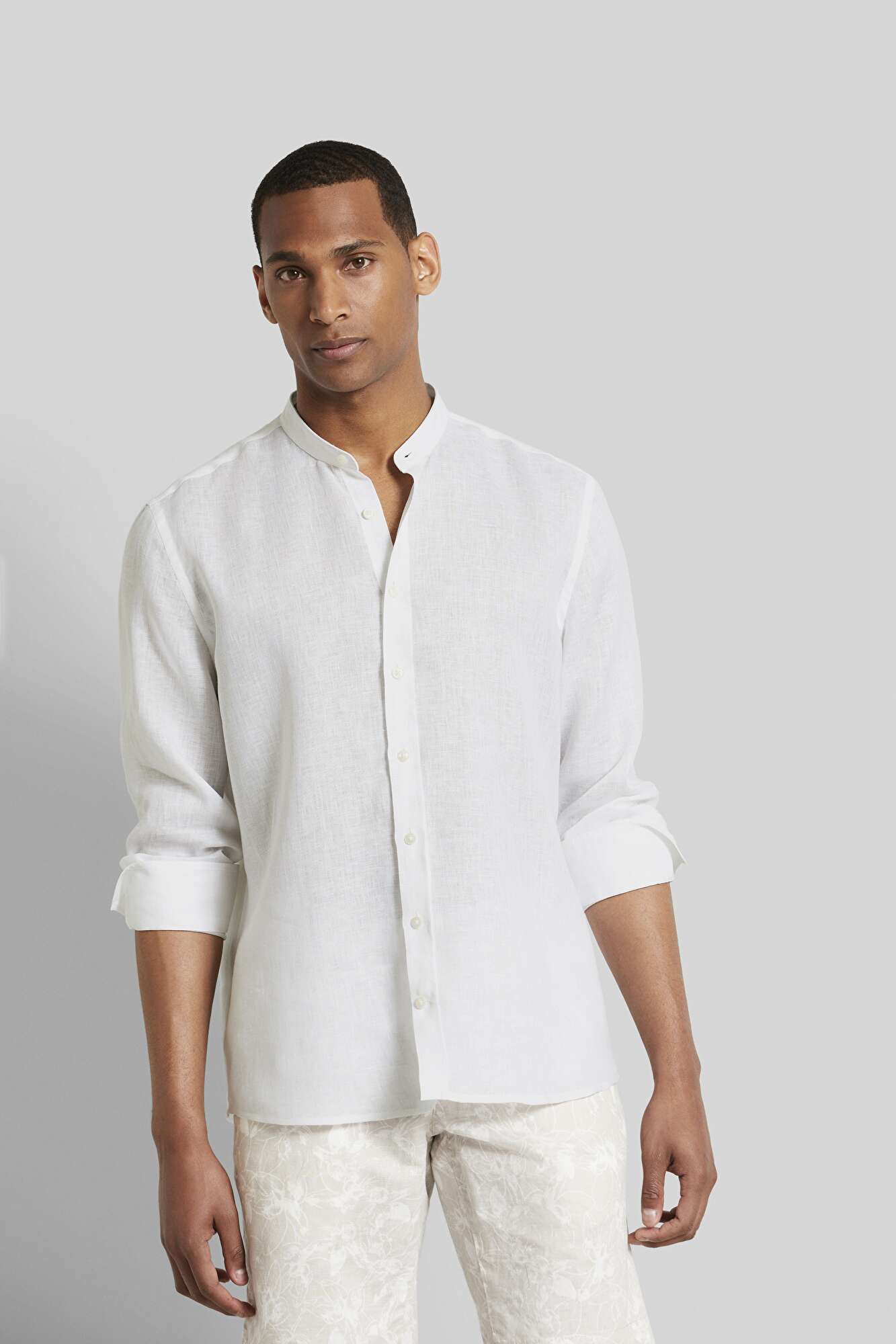 Casual shirt with band collar in white - View: Model front