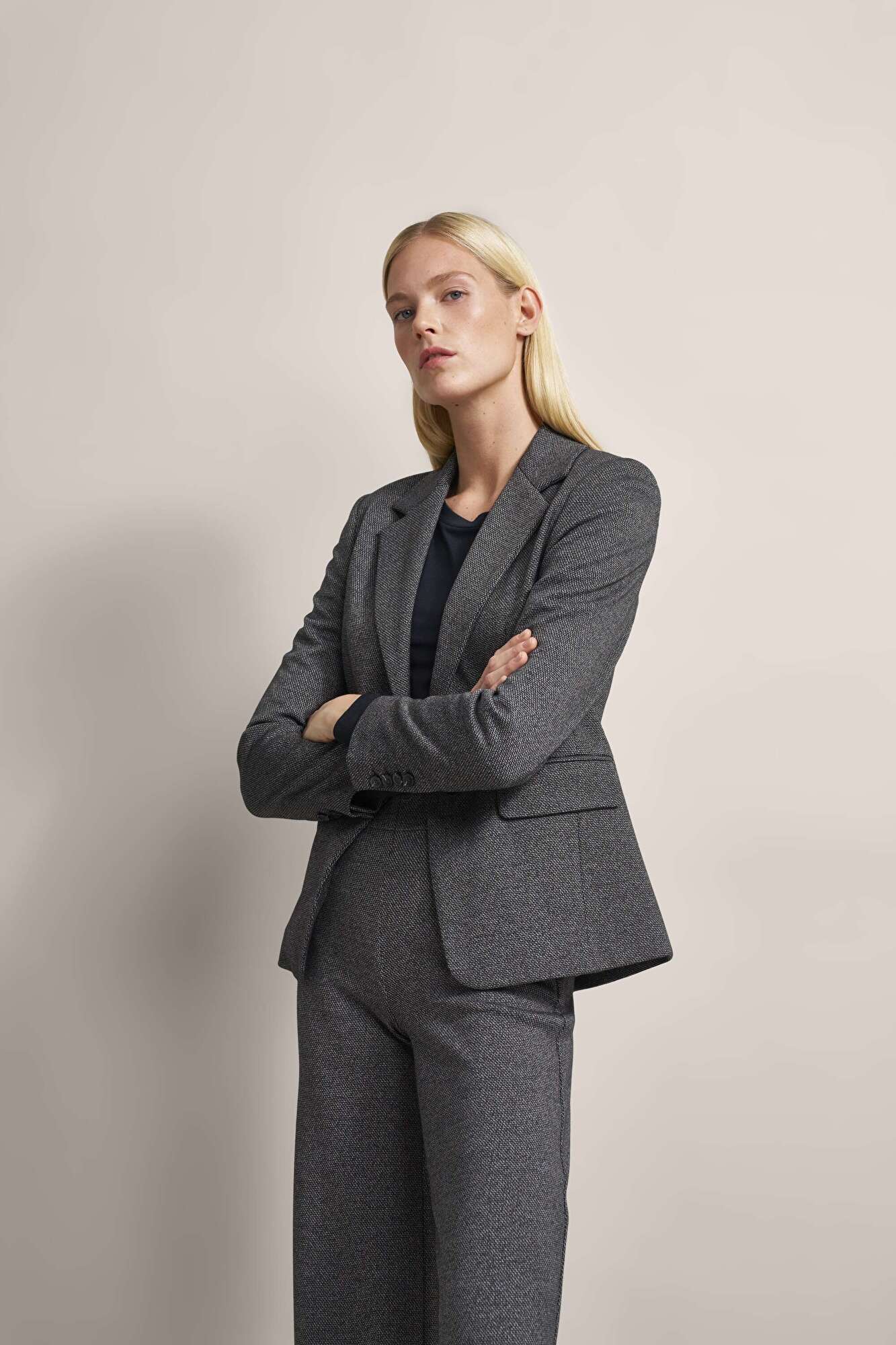 Blazer mit Struktur in dunkelgrau - Ansicht: Model Front