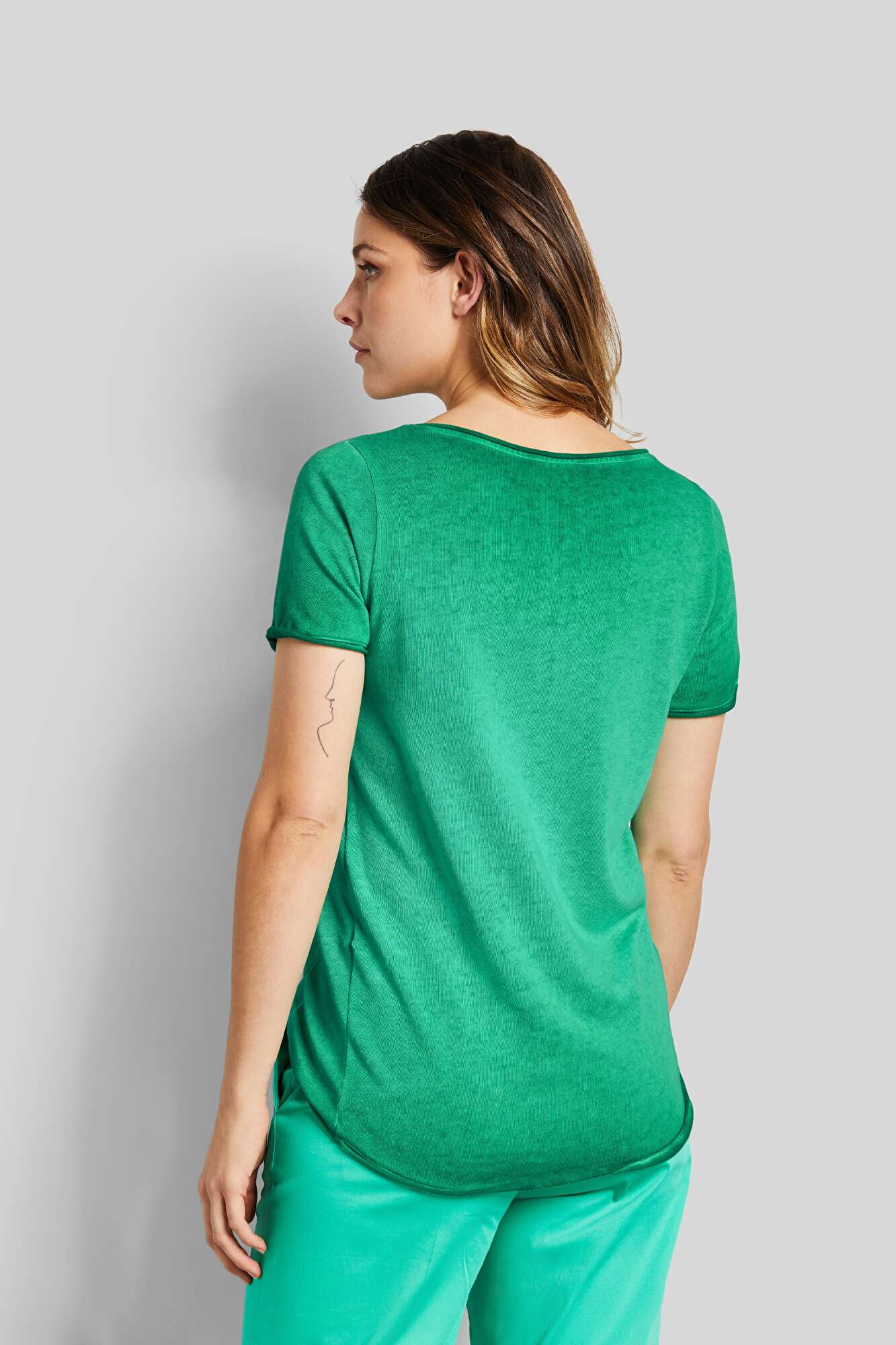Rundhals T-shirt mit leicht verwaschener | bugatti Optik in mint