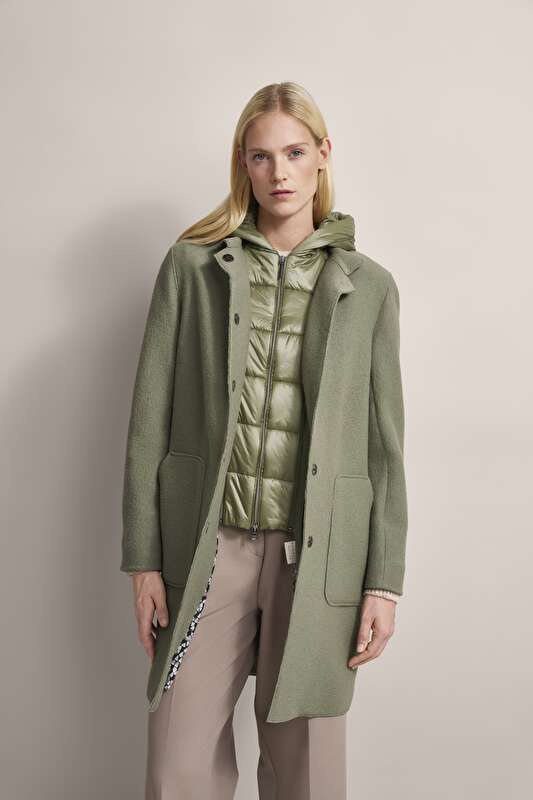 Parka mit Materialmix in oliv - Ansicht: Model Front