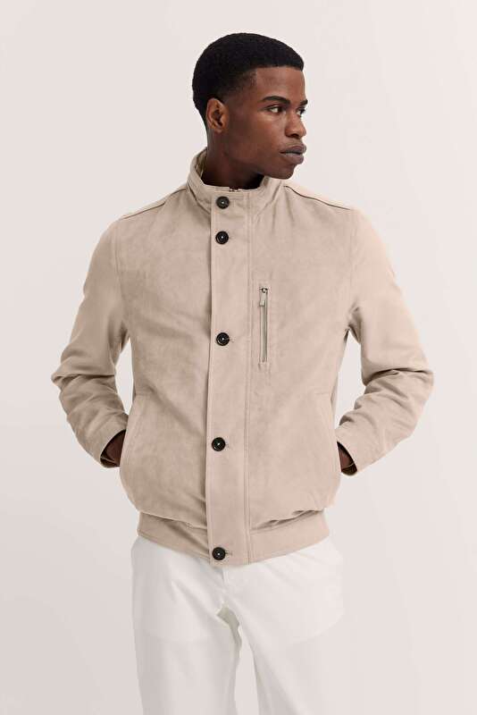 Blouson aus  hochwertigem Velourleder in beige - Ansicht: Model Front