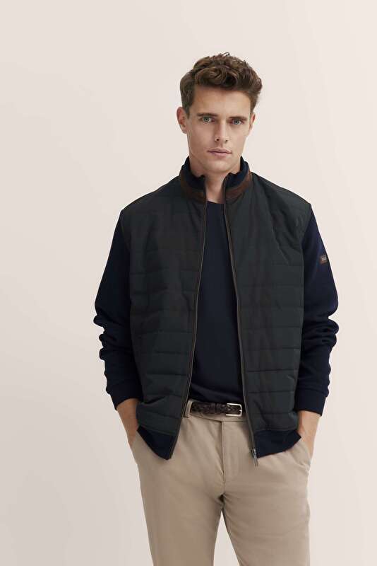 Jacke mit Materialmix in marine - Ansicht: Model Front