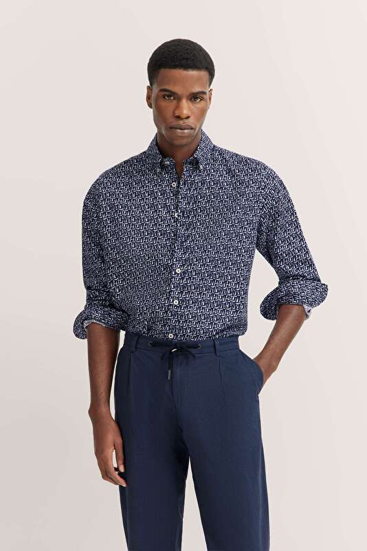 Hemd mit Button-Down-Kragen in marine - Ansicht: Model Front